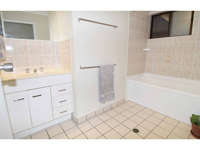 1 BRISK STREET, Queenton QLD 4820