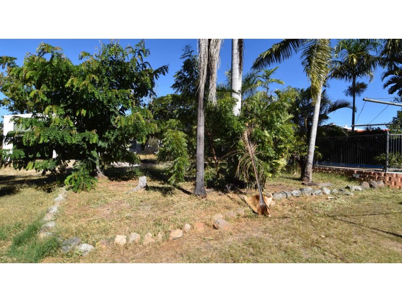 23 ROWE STREET, Mosman Park QLD 4820