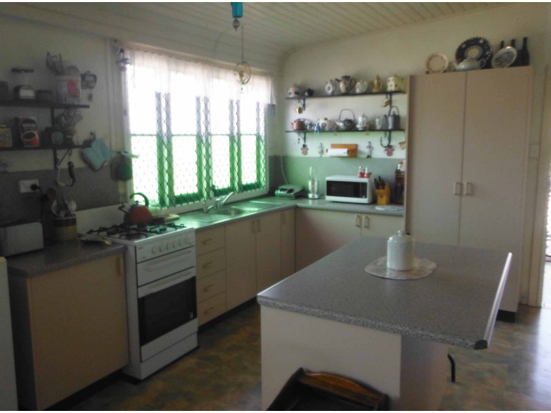 62 RAVEN STREET, Ravenswood QLD 4816