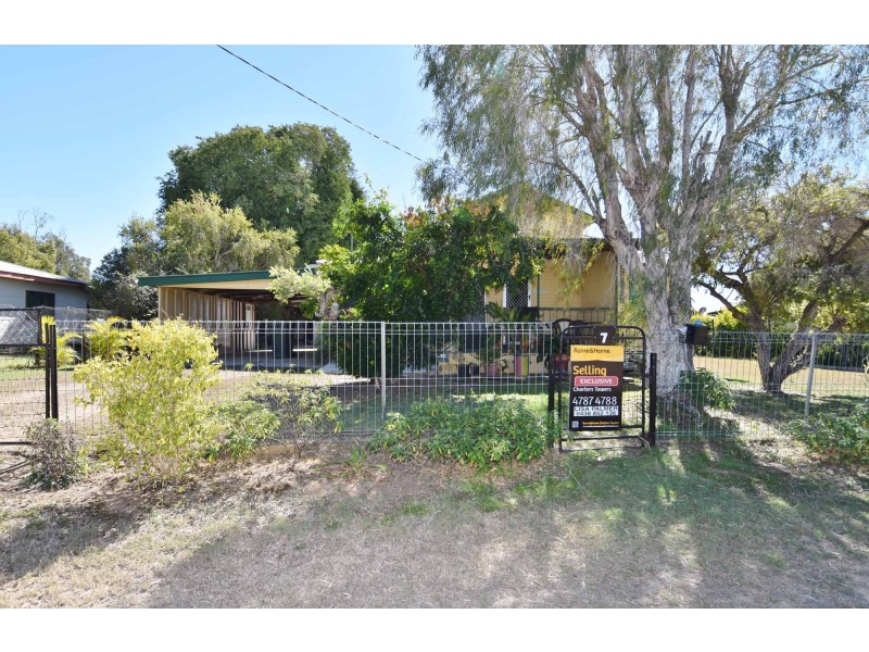 7 DUNDEE STREET, Queenton QLD 4820