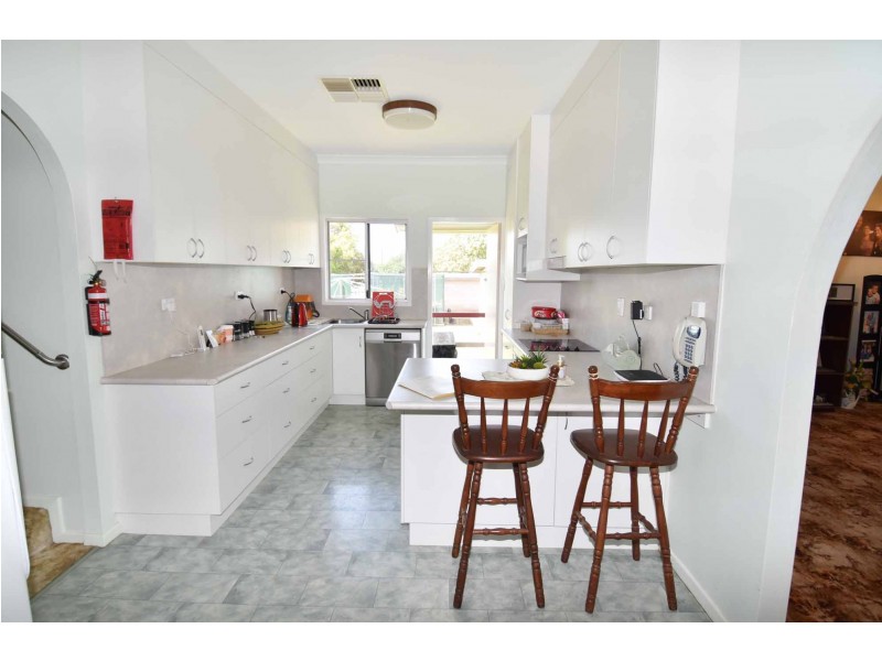 9 CHURCHILL STREET, Richmond Hill QLD 4820