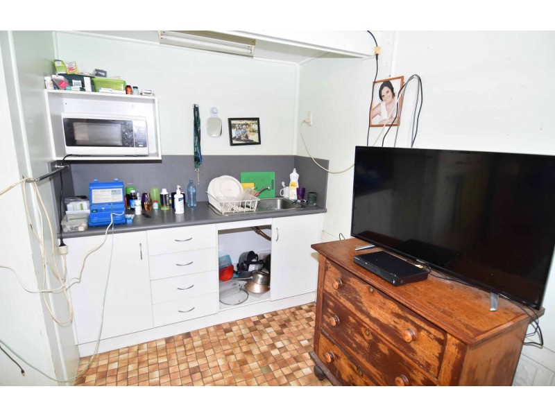 9 CHURCHILL STREET, Richmond Hill QLD 4820