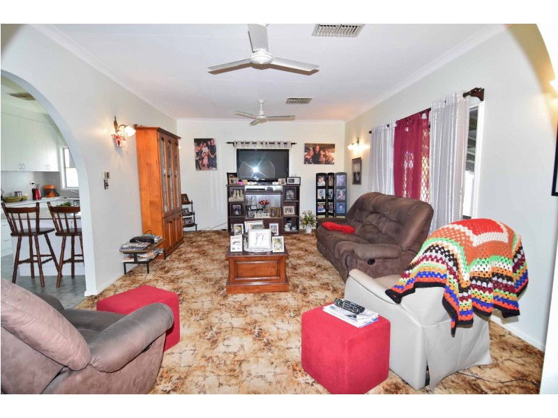 9 CHURCHILL STREET, Richmond Hill QLD 4820