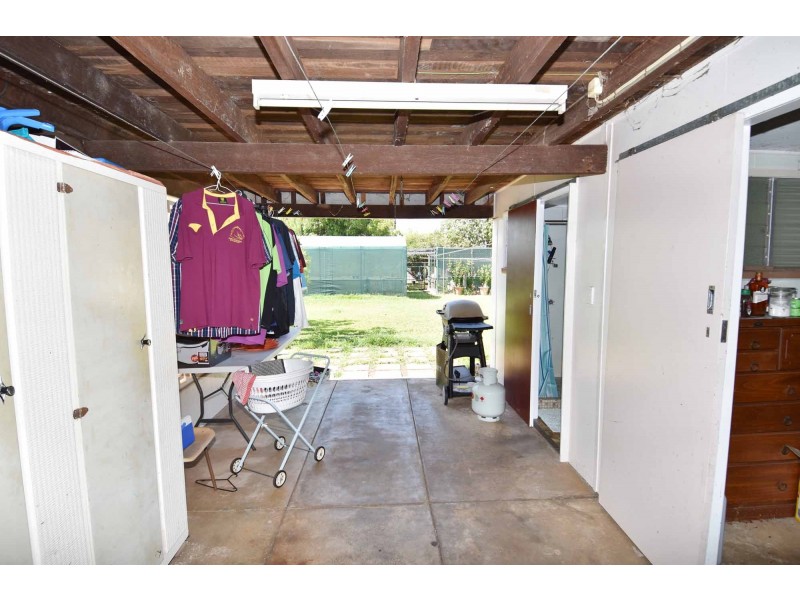 9 CHURCHILL STREET, Richmond Hill QLD 4820