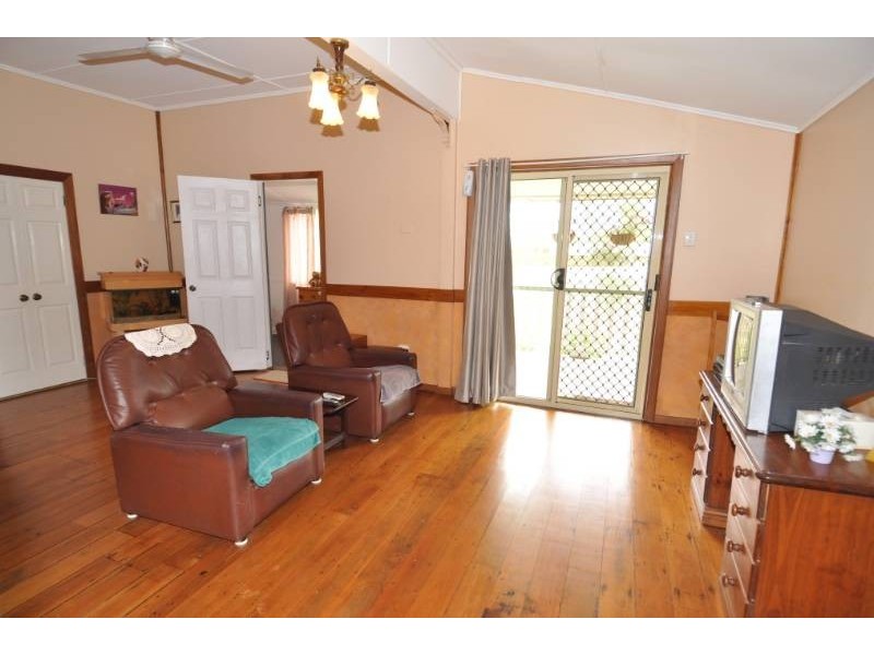 8 New Queen Road, Charters Towers QLD 4820