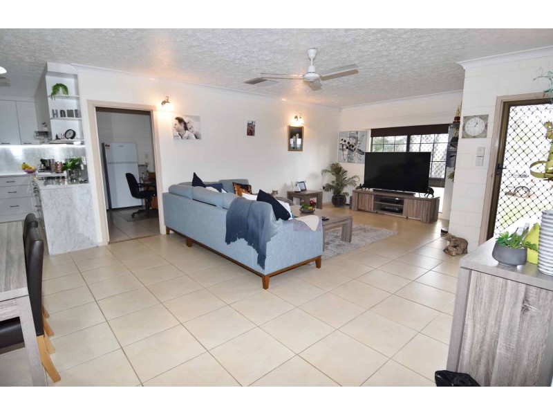 4 MACPHERSON STREET, Richmond Hill QLD 4820