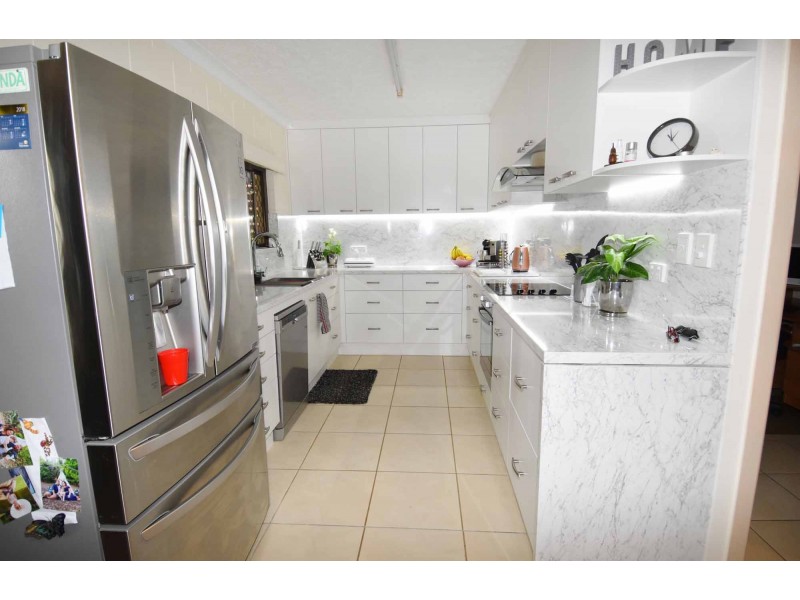 4 MACPHERSON STREET, Richmond Hill QLD 4820