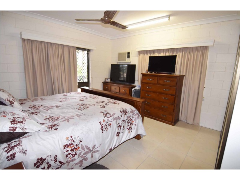 4 MACPHERSON STREET, Richmond Hill QLD 4820