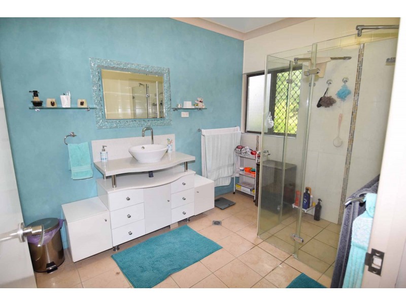 4 MACPHERSON STREET, Richmond Hill QLD 4820