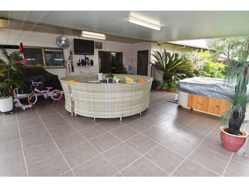 4 MACPHERSON STREET, Richmond Hill QLD 4820