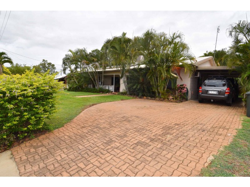 4 MACPHERSON STREET, Richmond Hill QLD 4820
