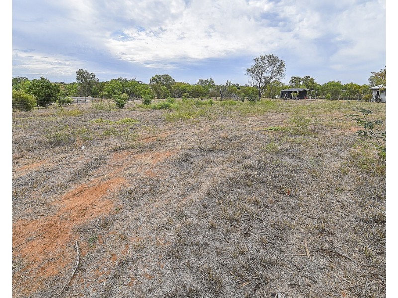 39 Estate Avenue, Toll QLD 4820