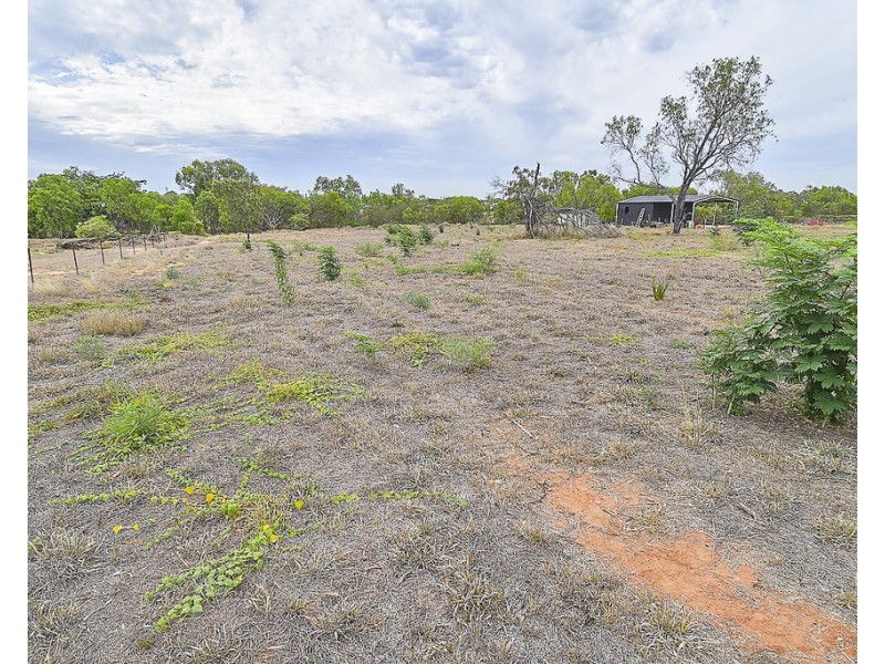 39 Estate Avenue, Toll QLD 4820