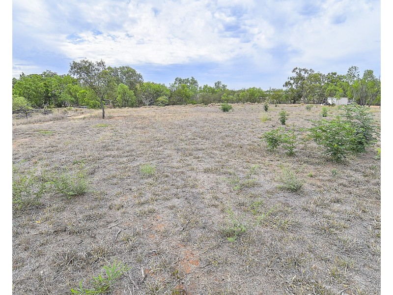 39 Estate Avenue, Toll QLD 4820