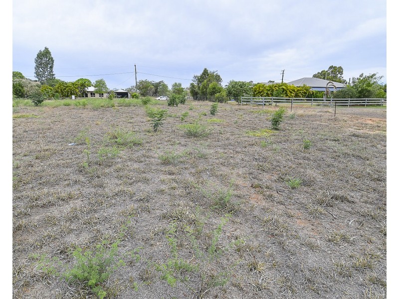 39 Estate Avenue, Toll QLD 4820