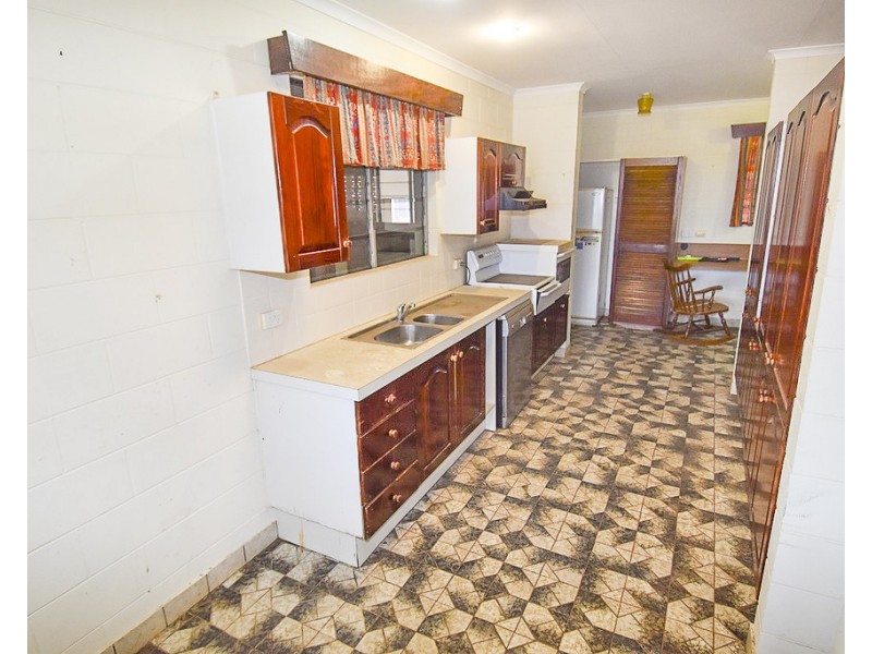 2 King Street, Toll QLD 4820