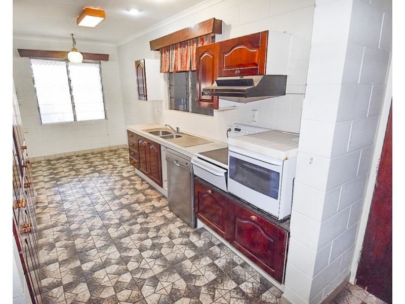 2 King Street, Toll QLD 4820