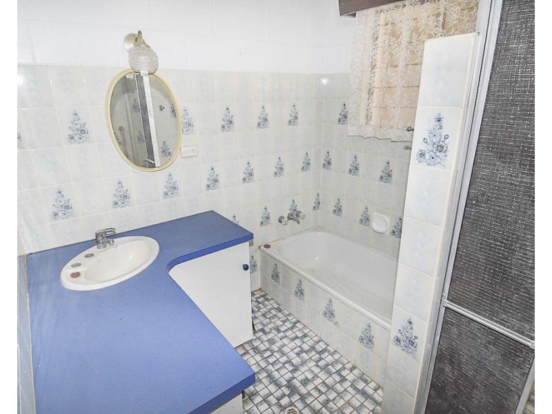 2 King Street, Toll QLD 4820