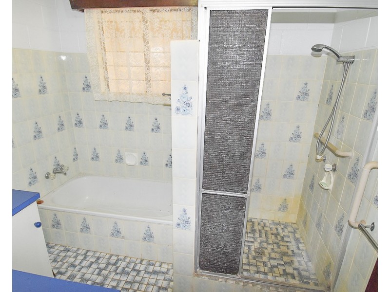 2 King Street, Toll QLD 4820