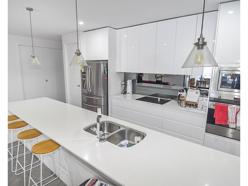 1A Morris Street, Toll QLD 4820