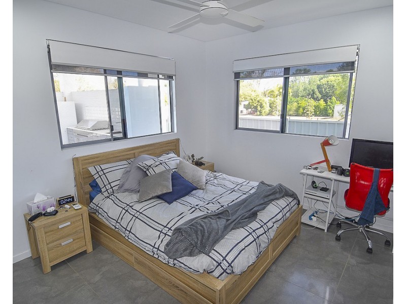 1A Morris Street, Toll QLD 4820