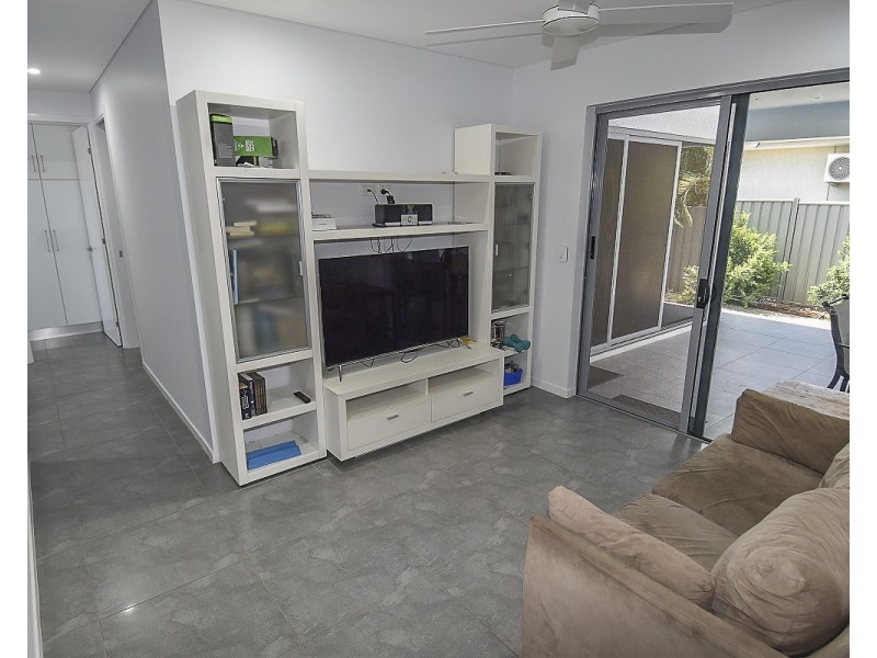 1A Morris Street, Toll QLD 4820