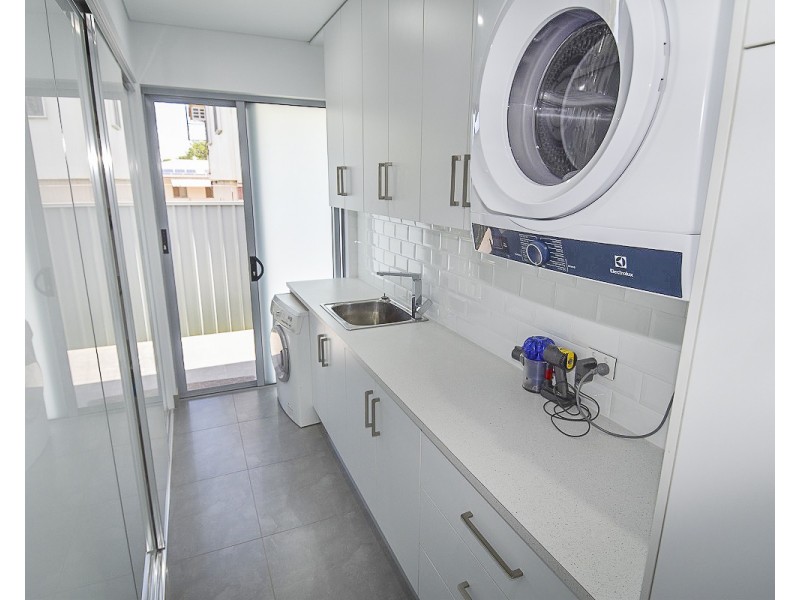 1A Morris Street, Toll QLD 4820