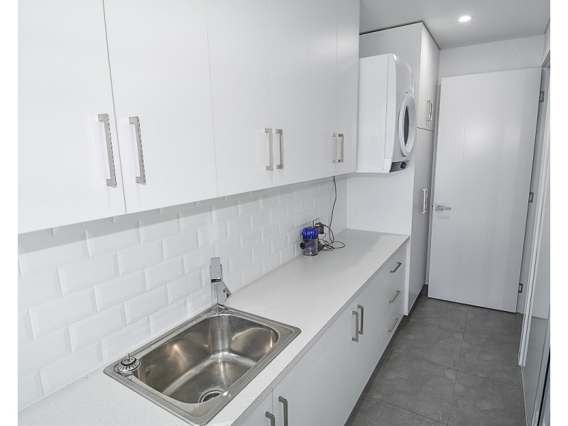 1A Morris Street, Toll QLD 4820