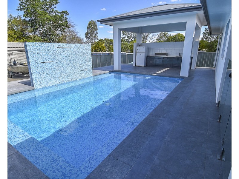 1A Morris Street, Toll QLD 4820