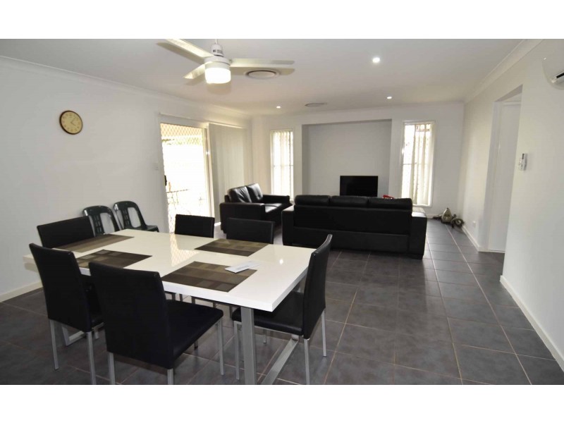 5A Hewett Street, Toll QLD 4820