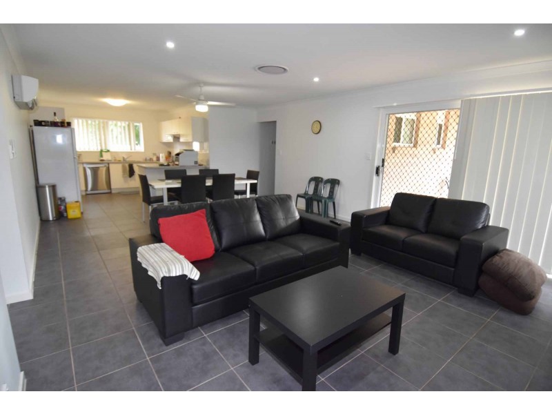 5A Hewett Street, Toll QLD 4820