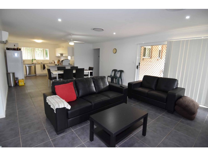 5A Hewett Street, Toll QLD 4820