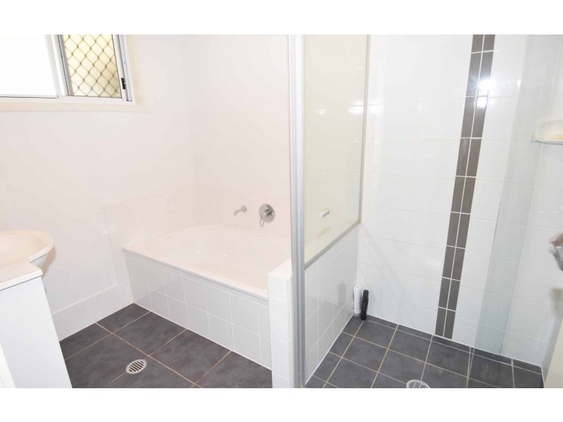 5A Hewett Street, Toll QLD 4820