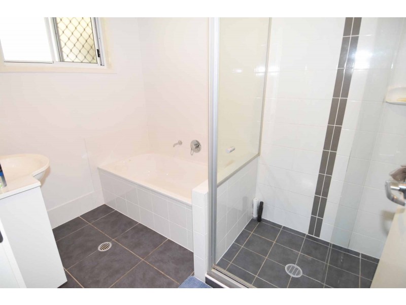 5A Hewett Street, Toll QLD 4820