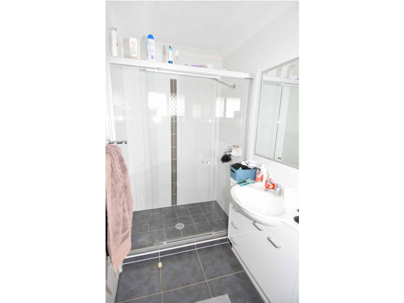 5A Hewett Street, Toll QLD 4820