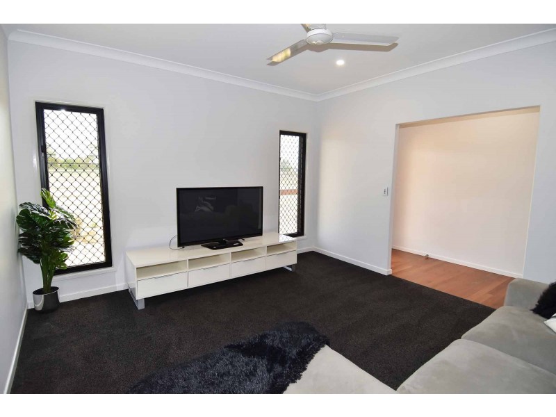 26 Axford Road, Toll QLD 4820