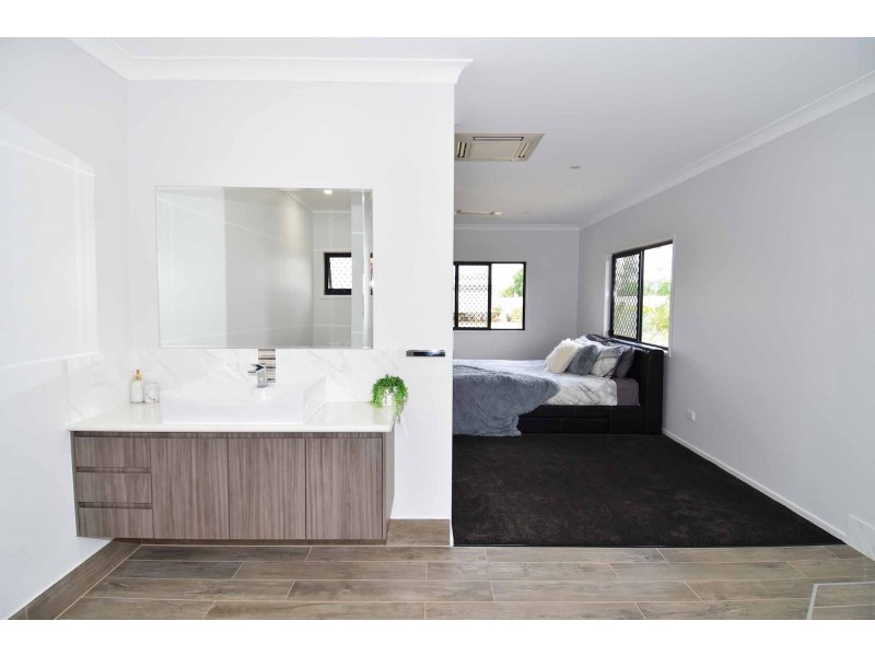 26 Axford Road, Toll QLD 4820