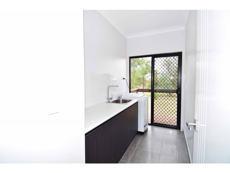 26 Axford Road, Toll QLD 4820