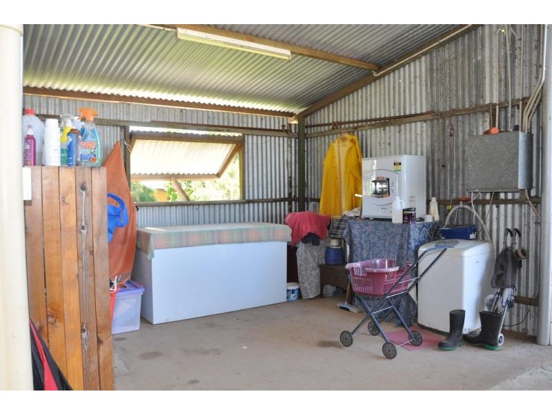 “Tookawyle” Lynd Highway, Charters Towers QLD 4820