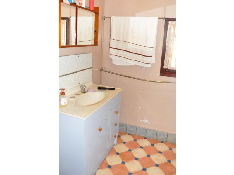 3 Devereux Street, Charters Towers QLD 4820