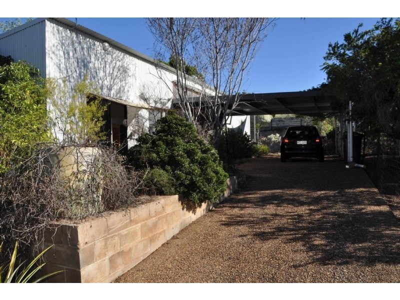 120 Hackett Terrace, Charters Towers QLD 4820