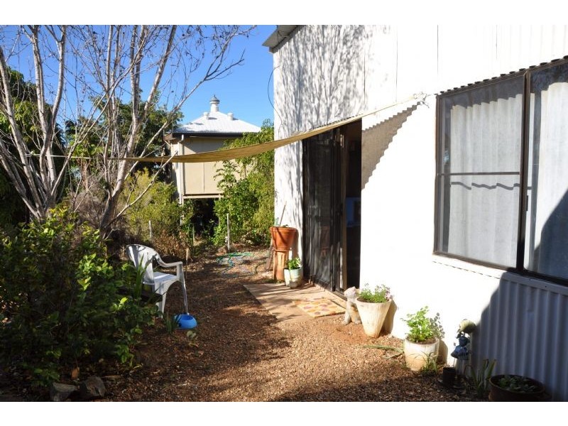 120 Hackett Terrace, Charters Towers QLD 4820