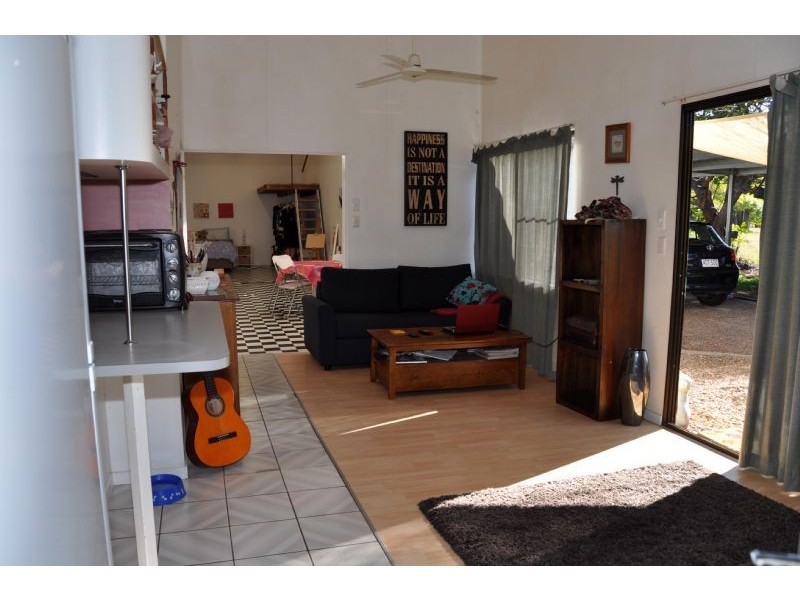 120 Hackett Terrace, Charters Towers QLD 4820