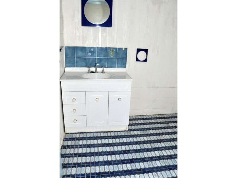 15 Oxford Street, Charters Towers QLD 4820
