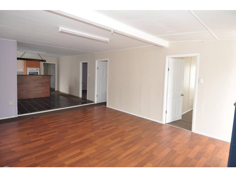 77 York Street, Charters Towers QLD 4820