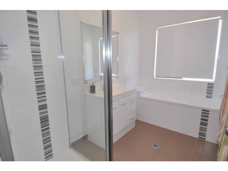 31 Axford Road, Toll QLD 4820