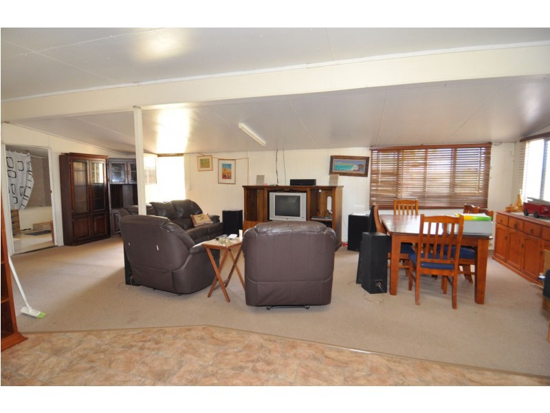8 Mango Road, Charters Towers QLD 4820