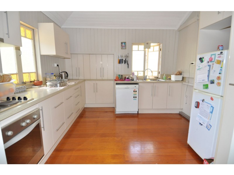 115 Hackett Terrace, Charters Towers QLD 4820