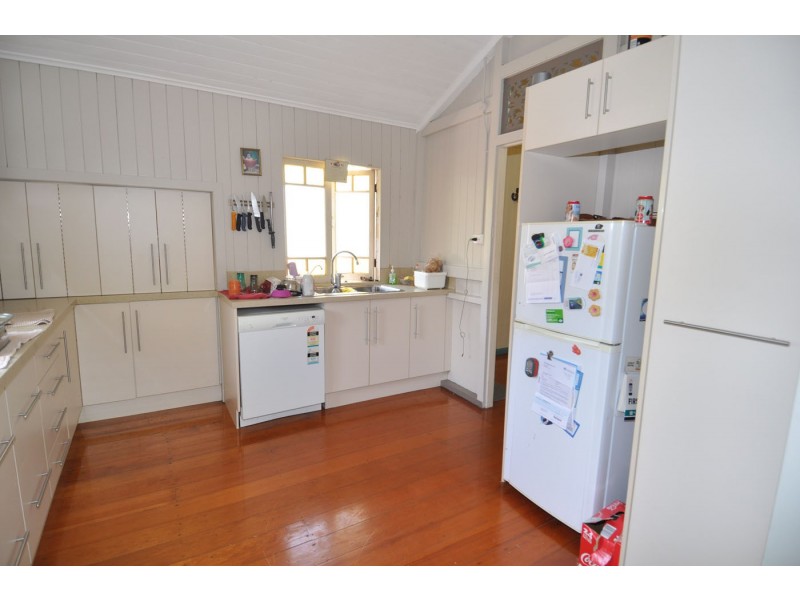 115 Hackett Terrace, Charters Towers QLD 4820