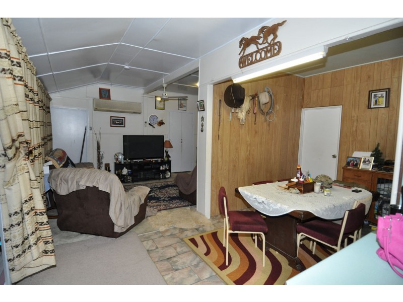 32 Vulture Street, Charters Towers QLD 4820